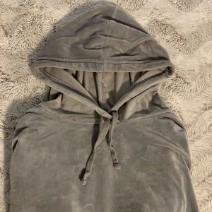 gray cropped hoodie